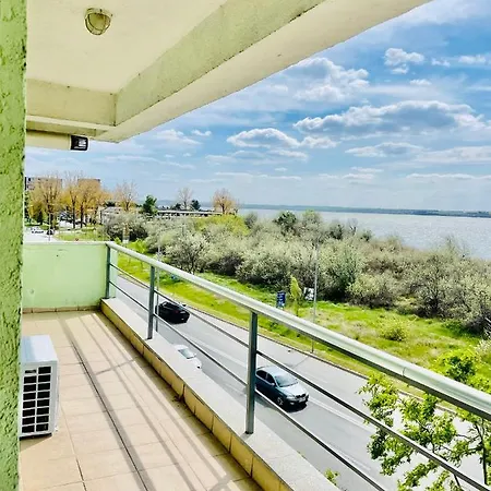 Lake View Summerland * ママイア